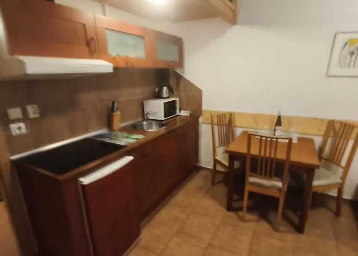Cihlářka 107,204 *