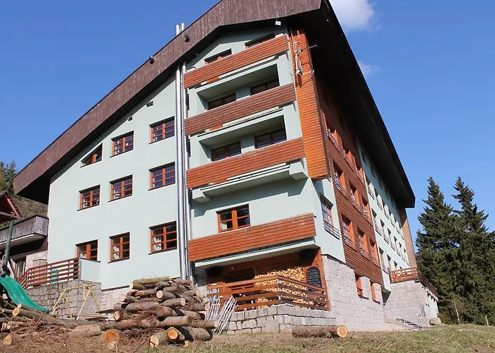 Cihlářka 107,204 *
